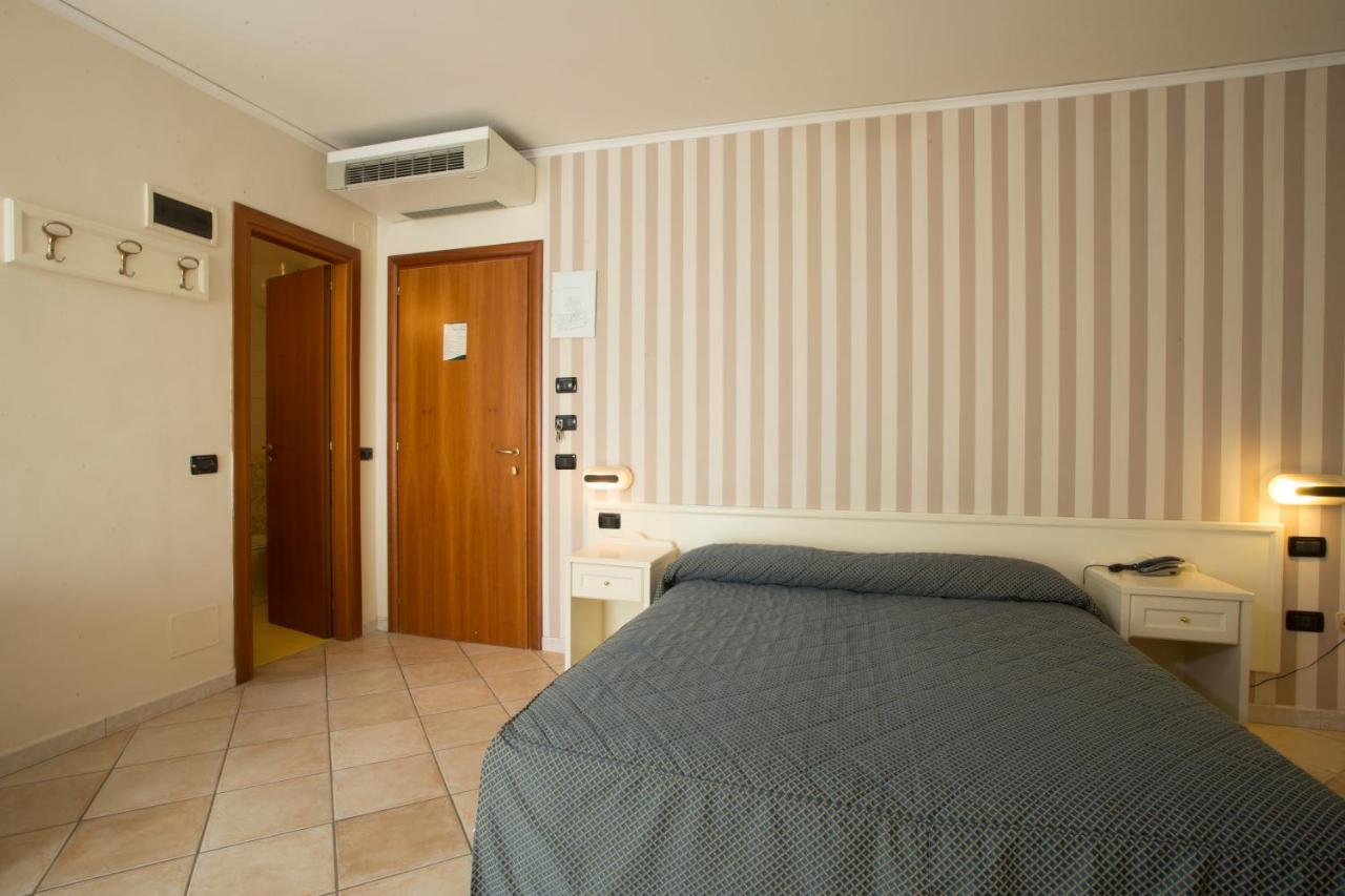 קסטלמרה די סטביה Hotel Villa Serena מראה חיצוני תמונה