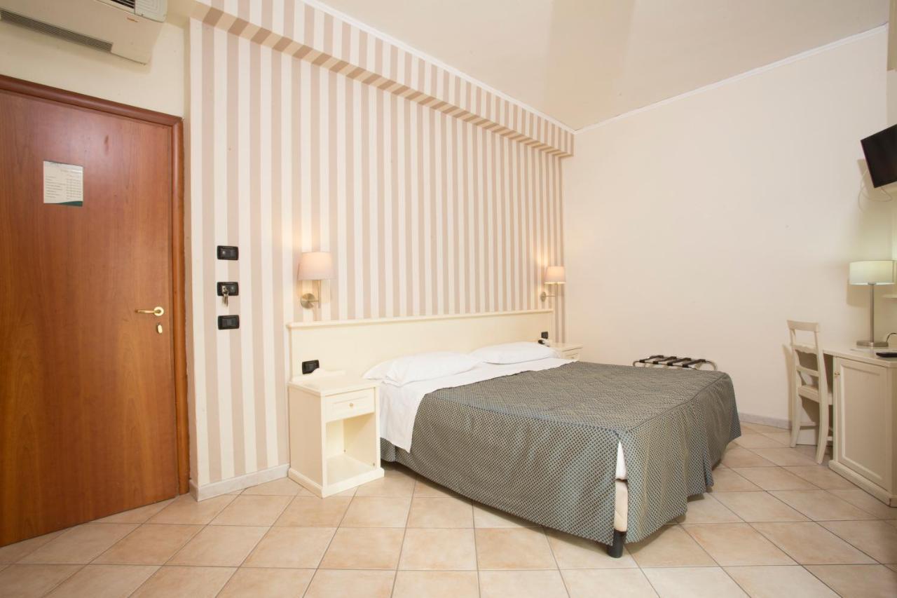 קסטלמרה די סטביה Hotel Villa Serena מראה חיצוני תמונה