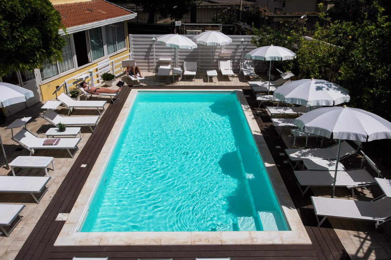 קסטלמרה די סטביה Hotel Villa Serena מראה חיצוני תמונה